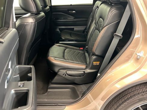 Certified 2023 Nissan Pathfinder Platinum FWD image 21