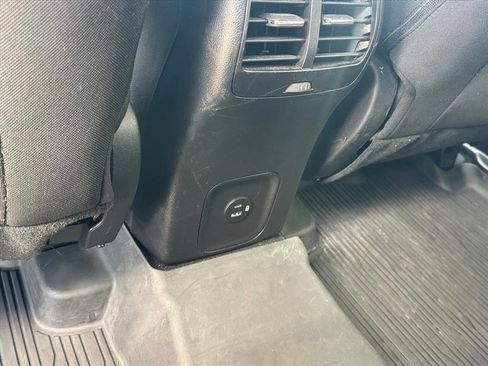 Used 2021 Ford Escape SE image 9