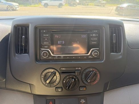 Used 2019 Nissan NV200 S w/ Back Door Glass Package FWD image 13