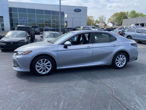 Used 2024 Toyota Camry LE image 4