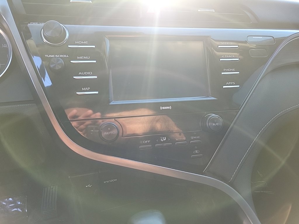 Used 2020 Toyota Camry SE FWD image 8