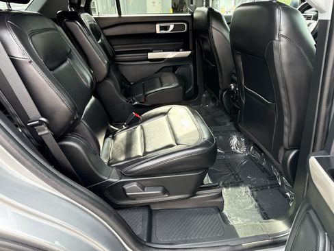Used 2021 Ford Explorer XLT w/ Equipment Group 202A AWD/4WD image 14