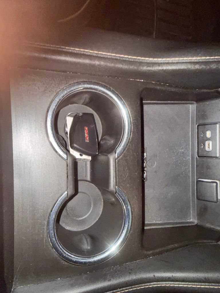 Used 2023 GMC Yukon AT4 w/ Technology Package AWD/4WD image 17
