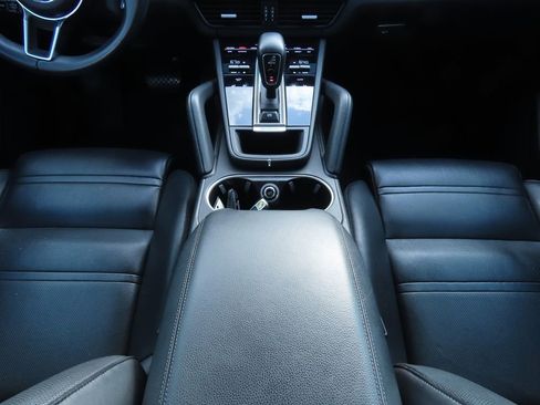 Used 2019 Porsche Cayenne image 9
