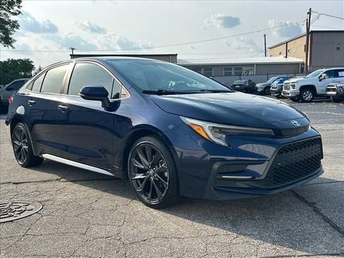 Used 2023 Toyota Corolla SE FWD image 2