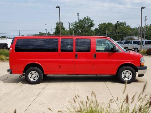 Used 2017 Chevrolet Express 3500 LT w/ LT Preferred Equipment Group RWD image 7