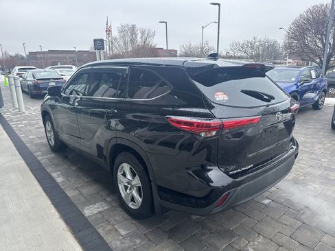 Used 2021 Toyota Highlander LE image 21