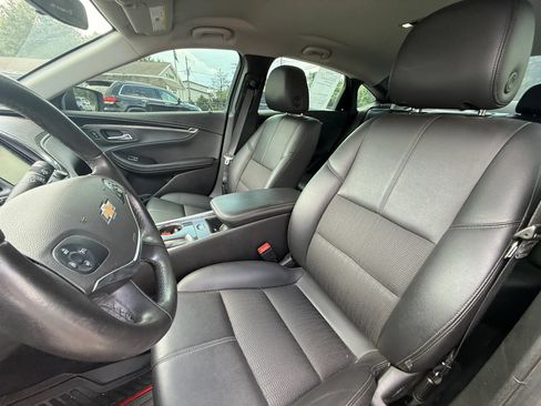 Used 2019 Chevrolet Impala LT FWD image 9