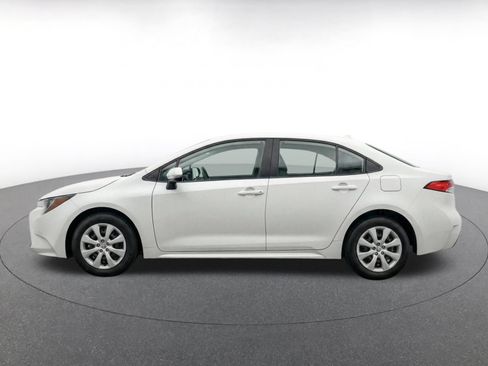 Used 2025 Toyota Corolla LE FWD image 4
