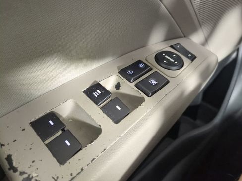 Used 2017 Hyundai Elantra SE image 25