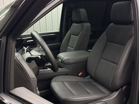 Used 2025 Chevrolet Tahoe Z71 w/ Comfort Package image 34