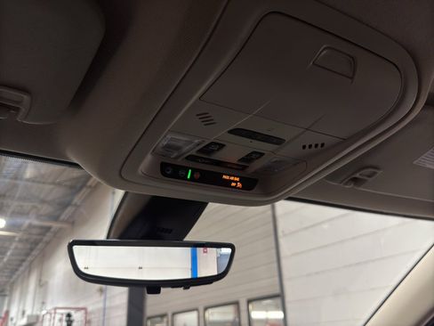 Used 2022 GMC Acadia Denali image 39