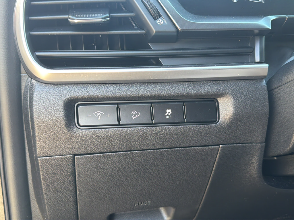 Used 2024 Kia Telluride LX FWD image 36