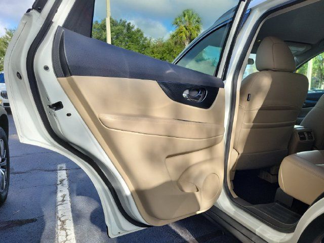 Used 2016 Nissan Rogue SL FWD image 15