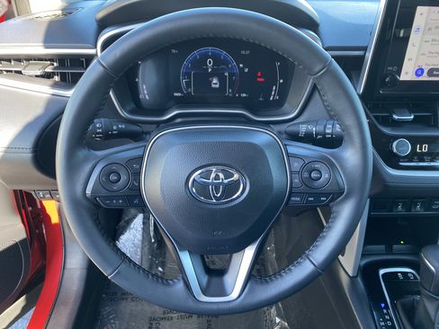 Used 2024 Toyota Corolla Cross XLE image 25