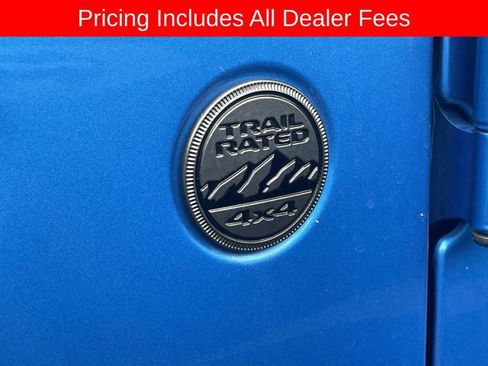 Used 2022 Jeep Gladiator Sport AWD/4WD image 3