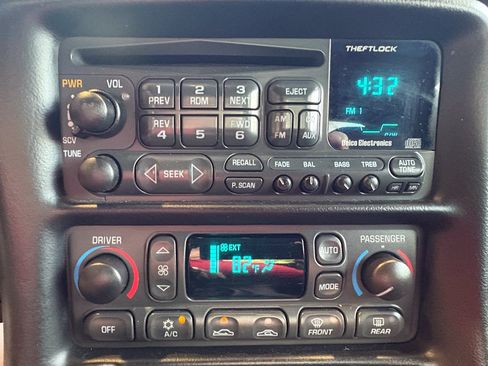 Used 2002 Chevrolet Corvette Coupe w/ Preferred Equipment Group2 RWD image 15