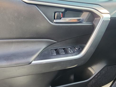 Used 2022 Toyota RAV4 SE w/ SE Grade Weather Package AWD/4WD image 18