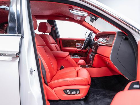 Used 2019 Rolls-Royce Phantom Sedan RWD image 47