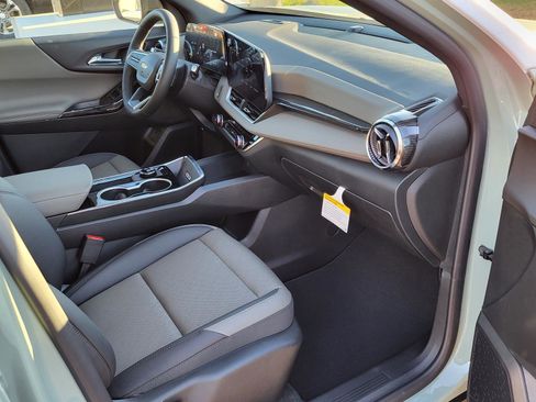 New 2026 Chevrolet Equinox LT image 9