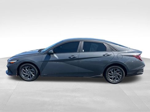 Used 2024 Hyundai Elantra SEL FWD image 2