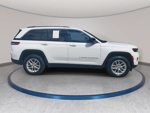 Used 2024 Jeep Grand Cherokee Laredo X AWD/4WD image 4
