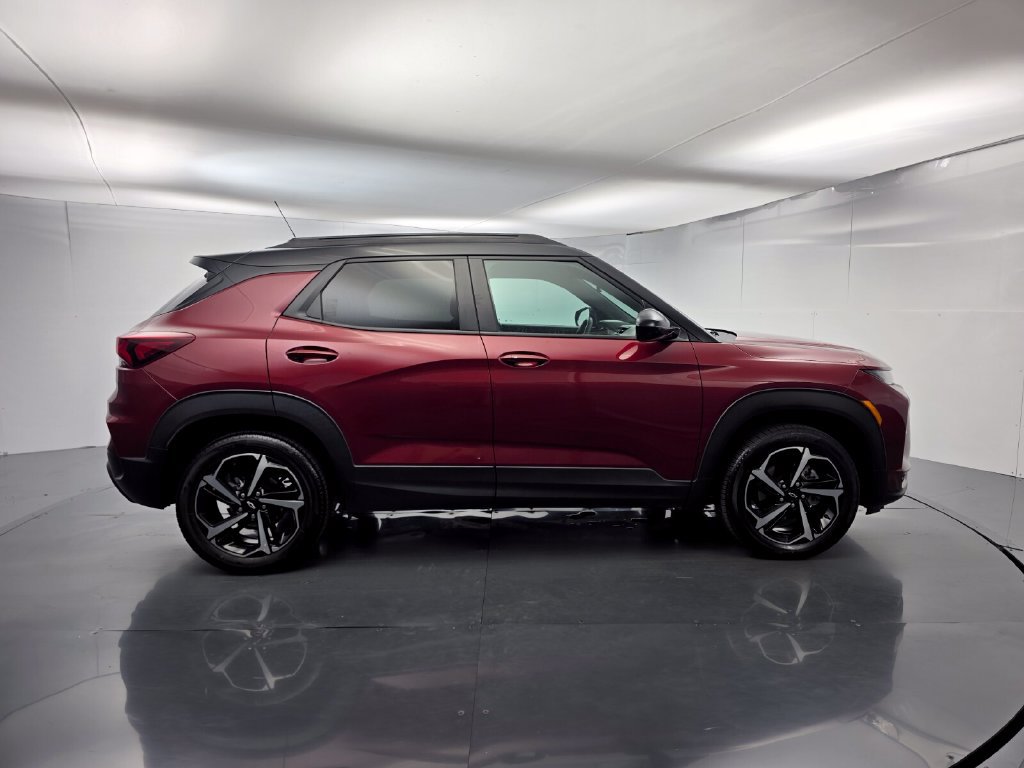 Used 2023 Chevrolet TrailBlazer RS w/ Sun and Liftgate Package AWD/4WD image 3