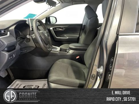 Used 2024 Toyota RAV4 XLE AWD/4WD image 11
