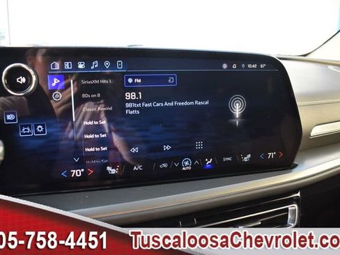 Used 2025 Chevrolet Traverse LT w/ Driver Confidence Package image 36
