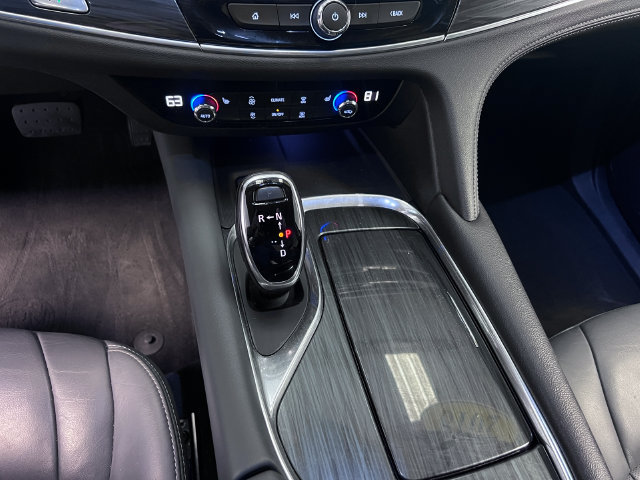 Used 2018 Buick Enclave Essence AWD/4WD image 28