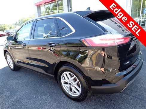 Used 2024 Ford Edge SEL image 3