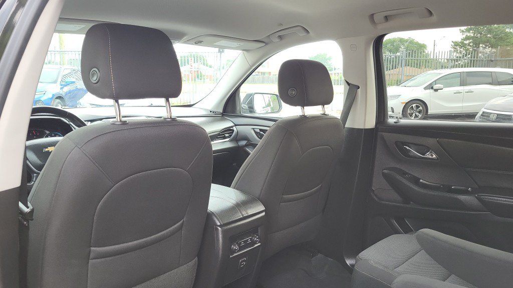 Used 2021 Chevrolet Traverse LT FWD image 26