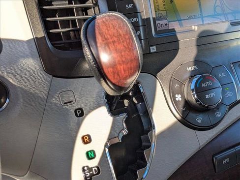 Used 2011 Toyota Sienna XLE image 12