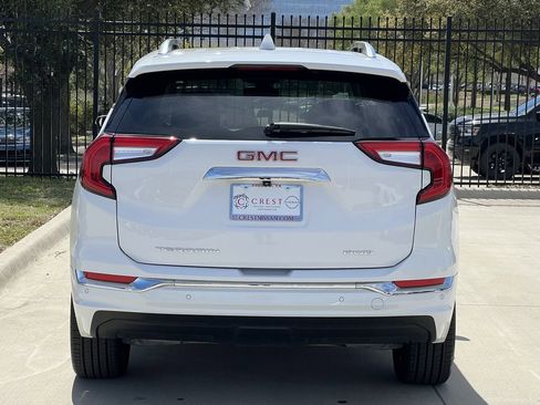 Used 2024 GMC Terrain Denali w/ Denali Premium Package image 5