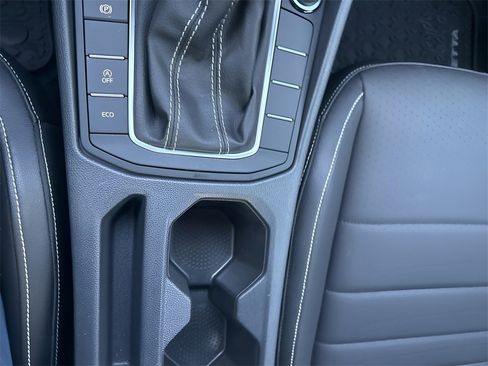 Used 2024 Volkswagen Jetta SE image 18