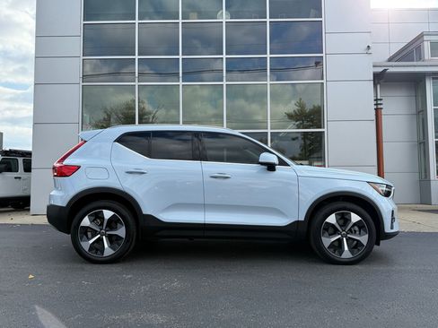Used 2025 Volvo XC40 B5 Plus w/ Protection Package Premier image 5