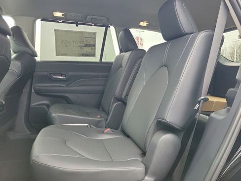 New 2026 Toyota Grand Highlander XLE image 9