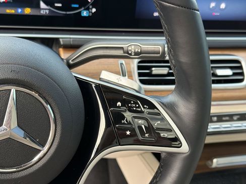 Used 2025 Mercedes-Benz GLS 450 4MATIC image 29