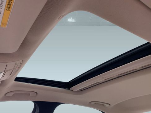 Used 2020 Mercedes-Benz E 350 Sedan w/ Premium Package image 15