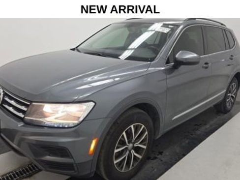 Used 2020 Volkswagen Tiguan SE image 1