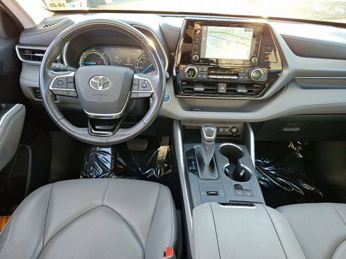 Used 2020 Toyota Highlander XLE image 15