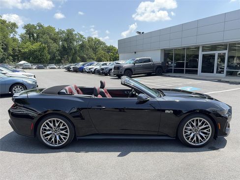 Used 2025 Ford Mustang GT Premium RWD image 6