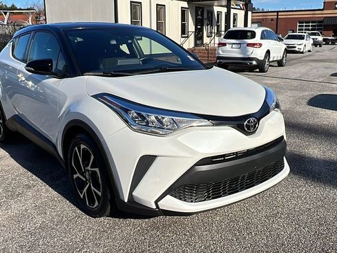 Used 2020 Toyota C-HR XLE image 3