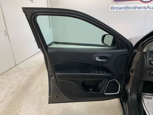 Used 2019 Jeep Compass Latitude image 17