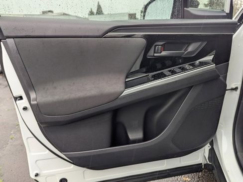 Used 2023 Subaru Solterra AWD image 10