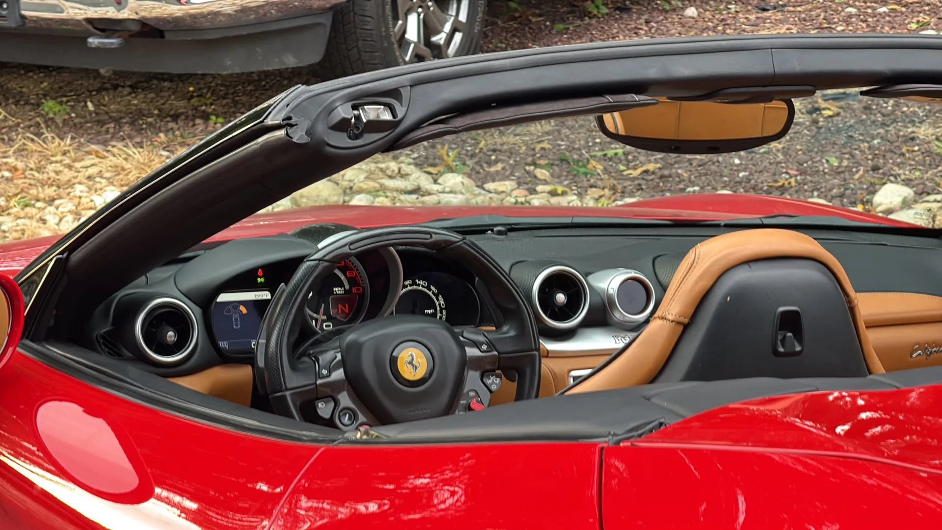 Used 2017 Ferrari California T RWD image 37