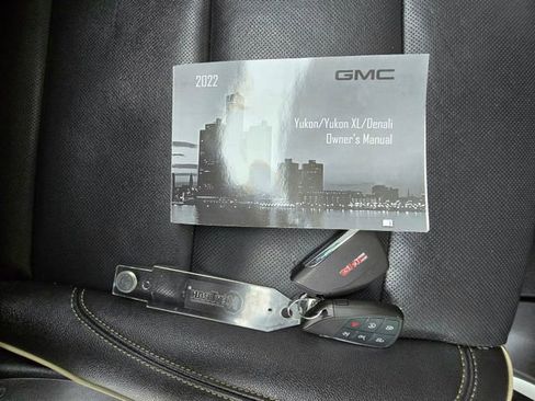 Used 2022 GMC Yukon SLT w/ SLT Luxury Package AWD/4WD image 40