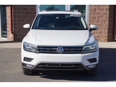 Used 2019 Volkswagen Tiguan SEL Premium w/ 3rd Row Seat Package image 3