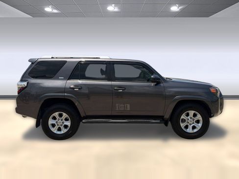 Used 2017 Toyota 4Runner SR5 RWD image 8