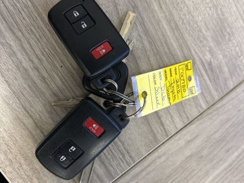 Used 2018 Toyota Tacoma TRD Off-Road w/ Technology Package image 14